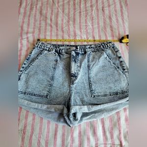 New wild fable size L, light wash shorts, medium high waist